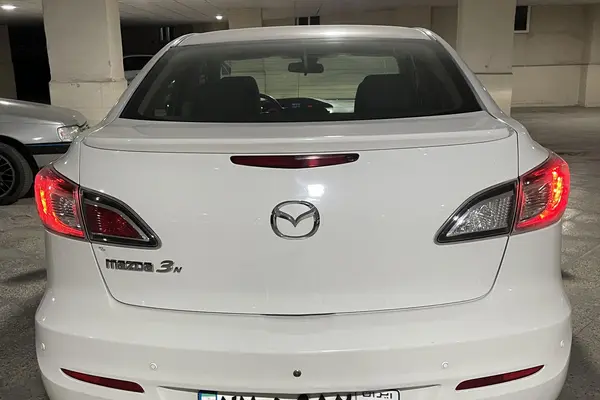 مزدا، 3 نیو صندوق دار