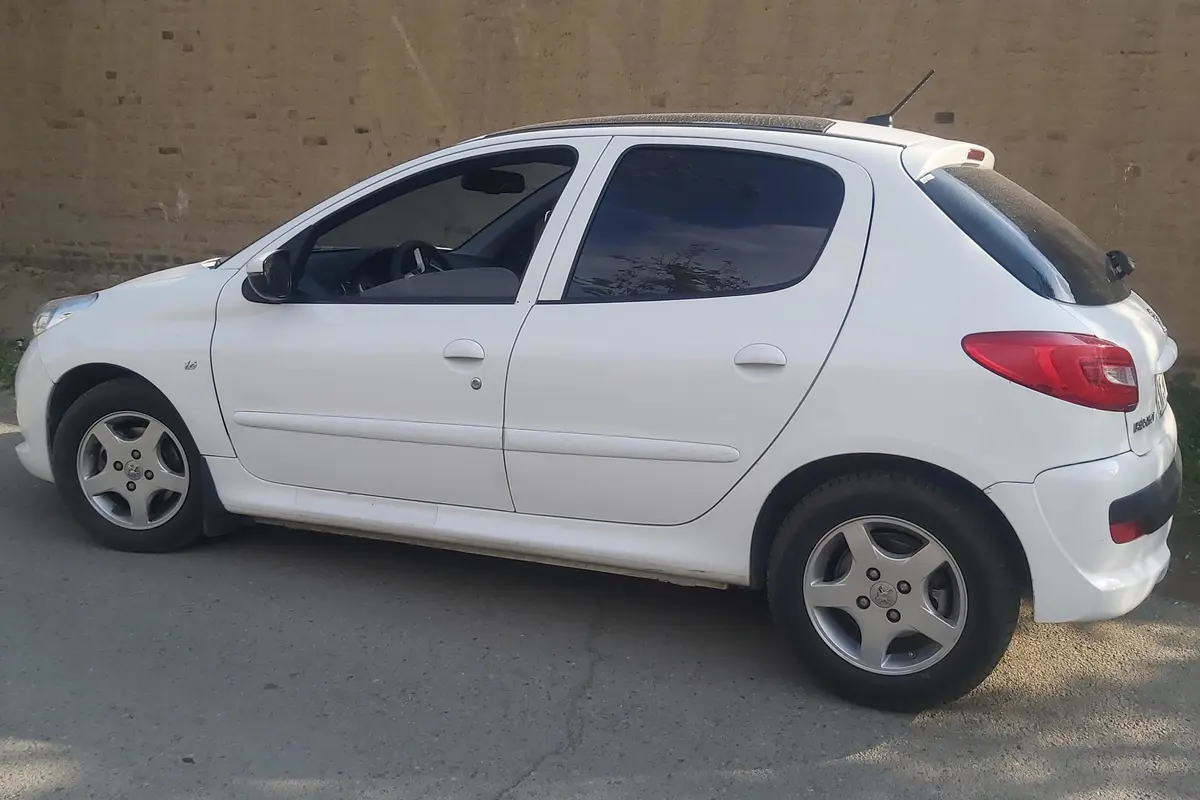 پژو،  207