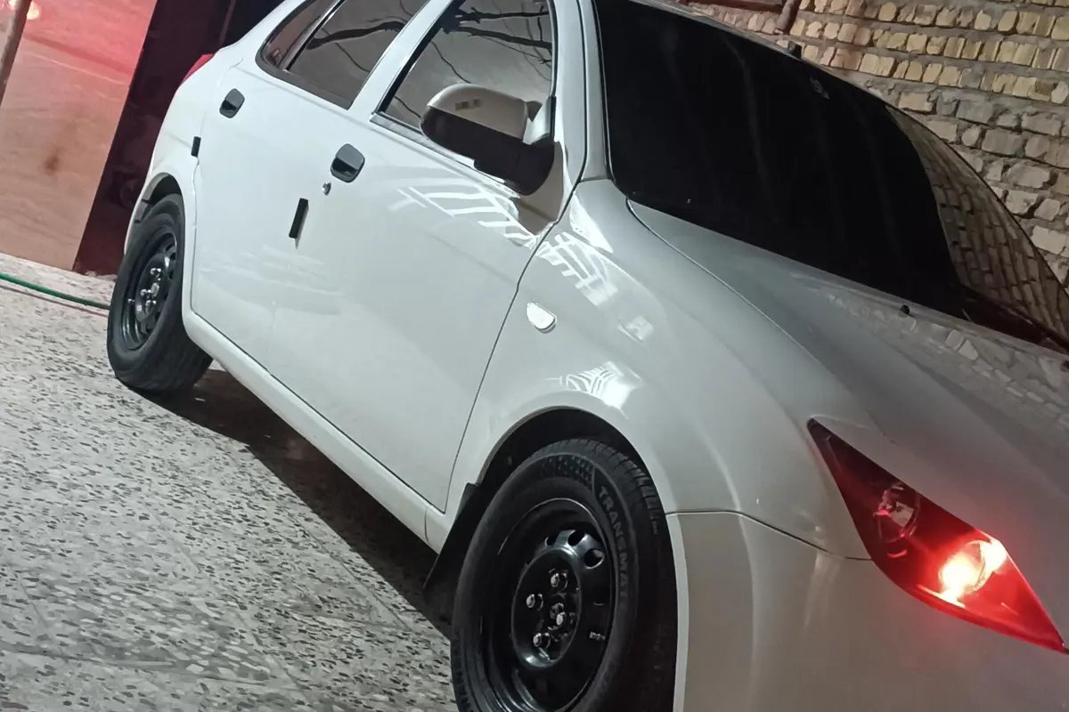 تیبا،  هاچ بک