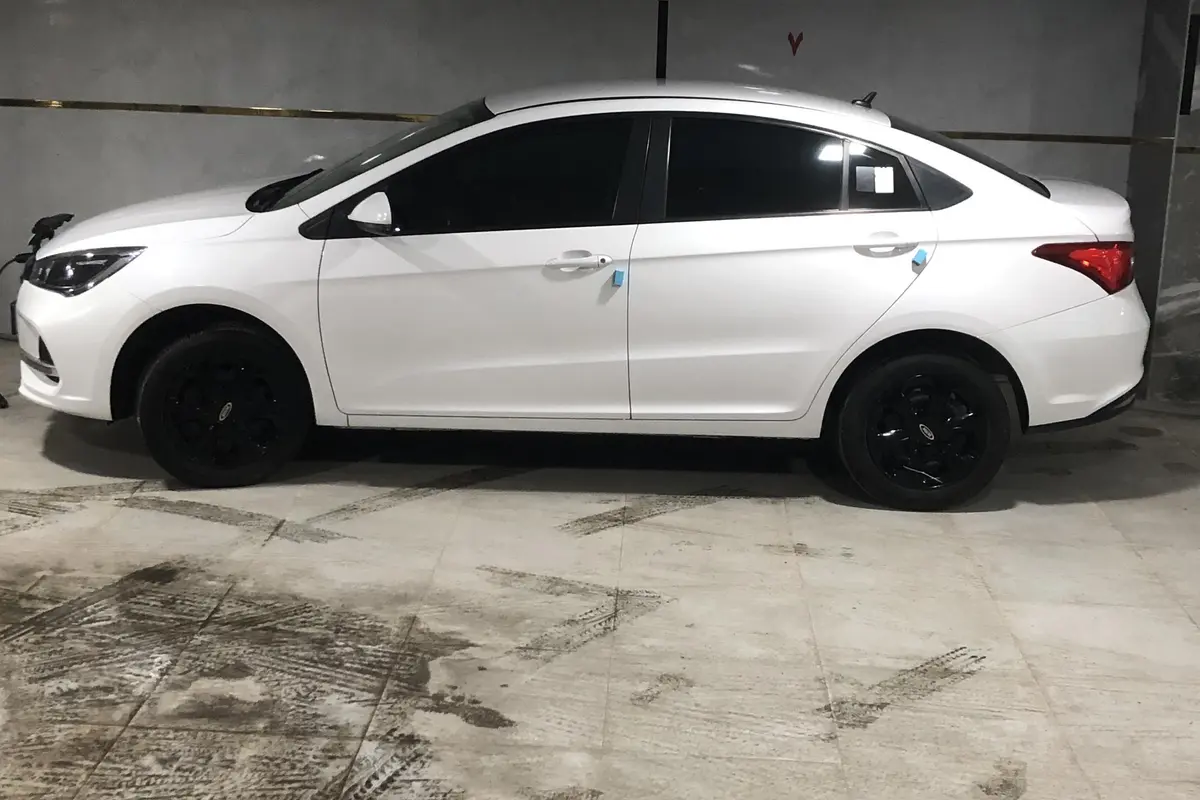 ام وی ام،  آریزو 5ev