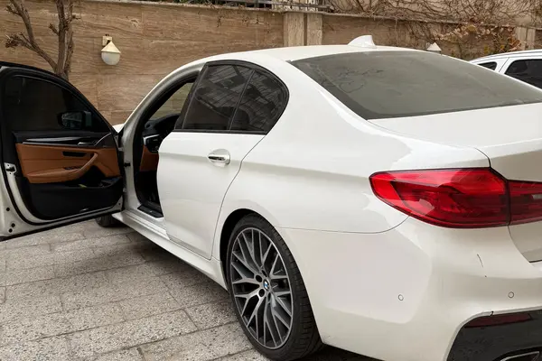 ب ام و، سری 5 سدان