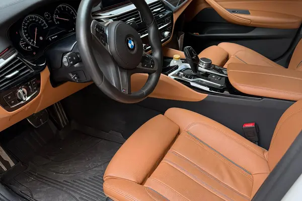 ب ام و، سری 5 سدان