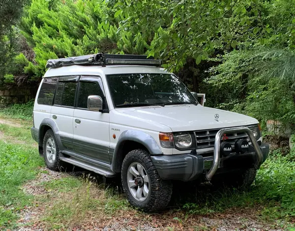 میتسوبیشی، پاجرو چهار در