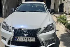 لکسوس، IS