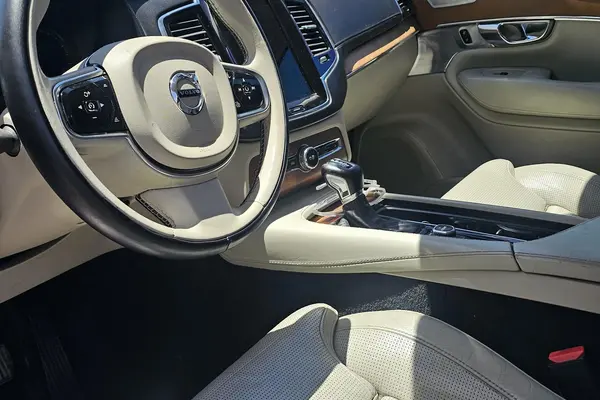 ولوو  XC90