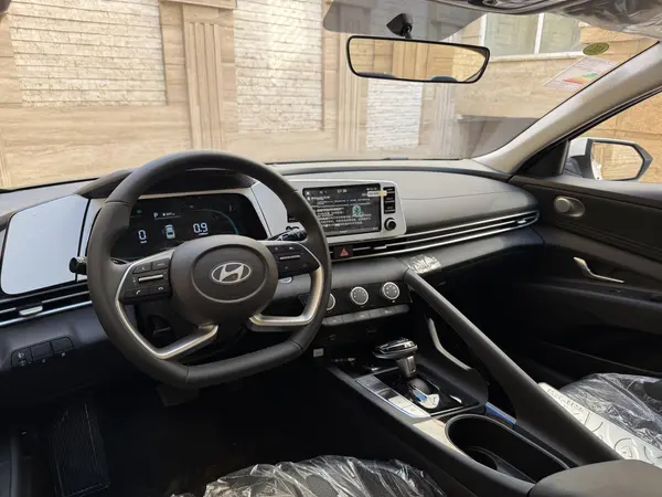 هیوندای، النترا