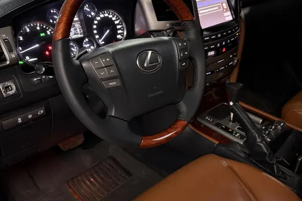 لکسوس، LX