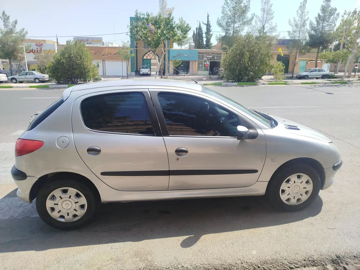 پژو،  206