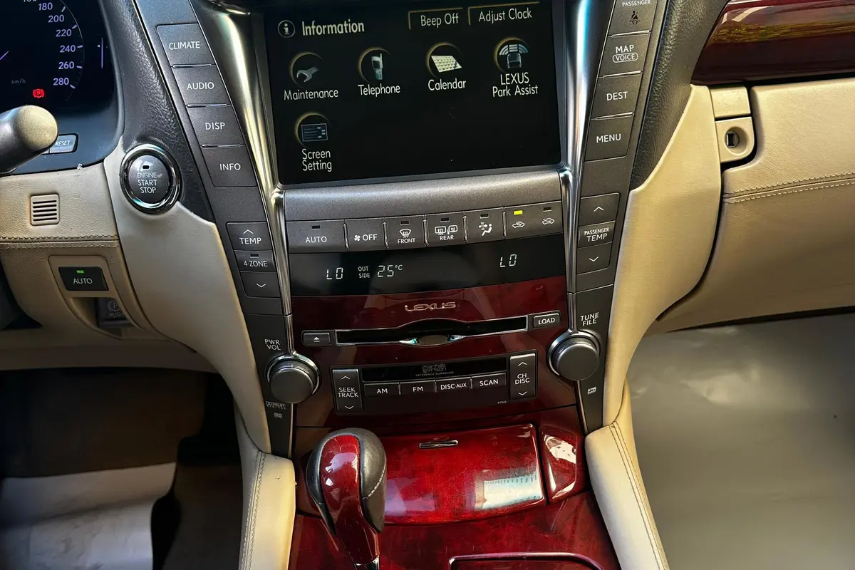 لکسوس،  LS