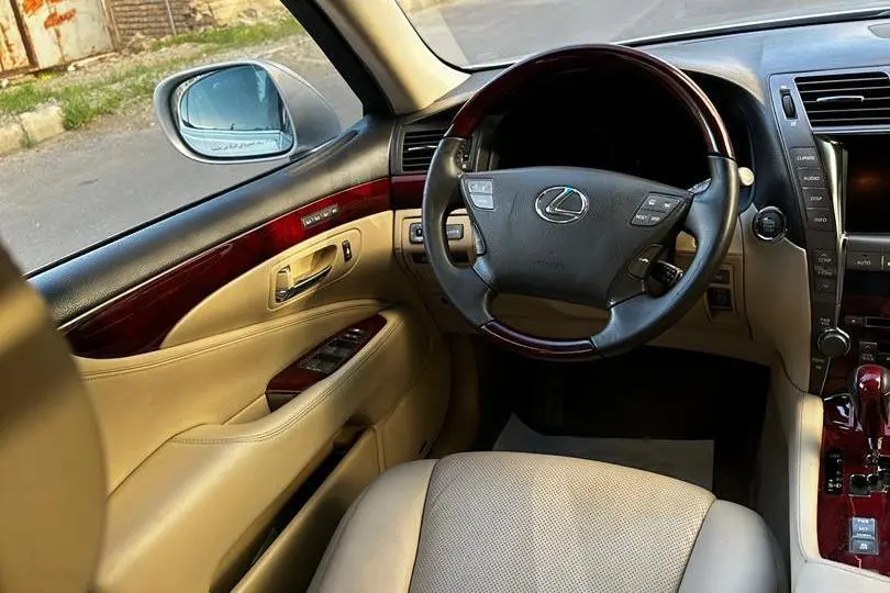 لکسوس،  LS