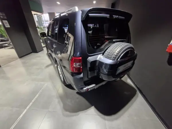 میتسوبیشی، پاجرو چهار در