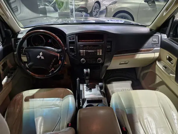 میتسوبیشی، پاجرو چهار در