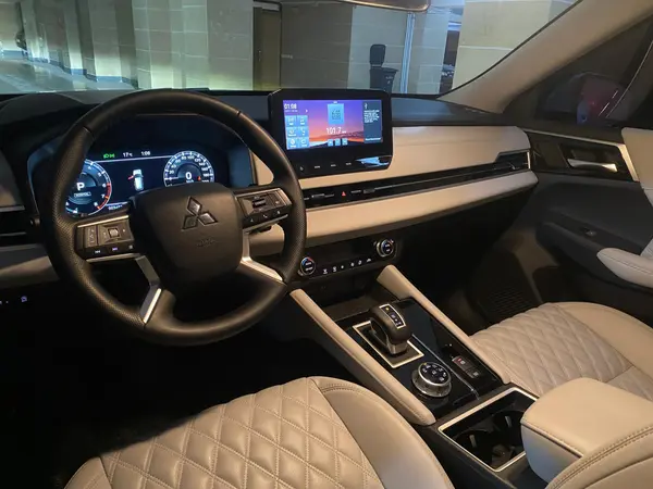 میتسوبیشی، اوتلندر