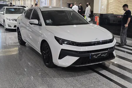 کی ام سی J7