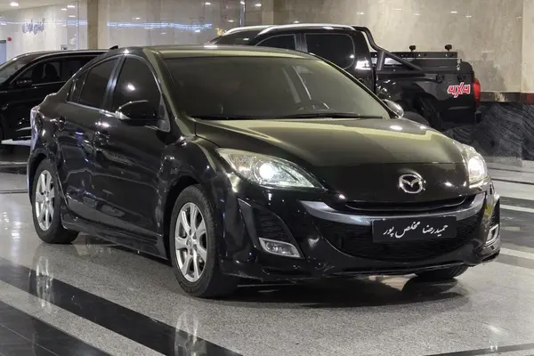 مزدا، 3 نیو صندوق دار