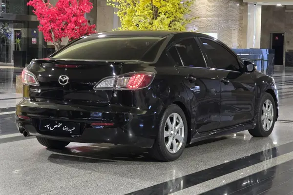 مزدا، 3 نیو صندوق دار