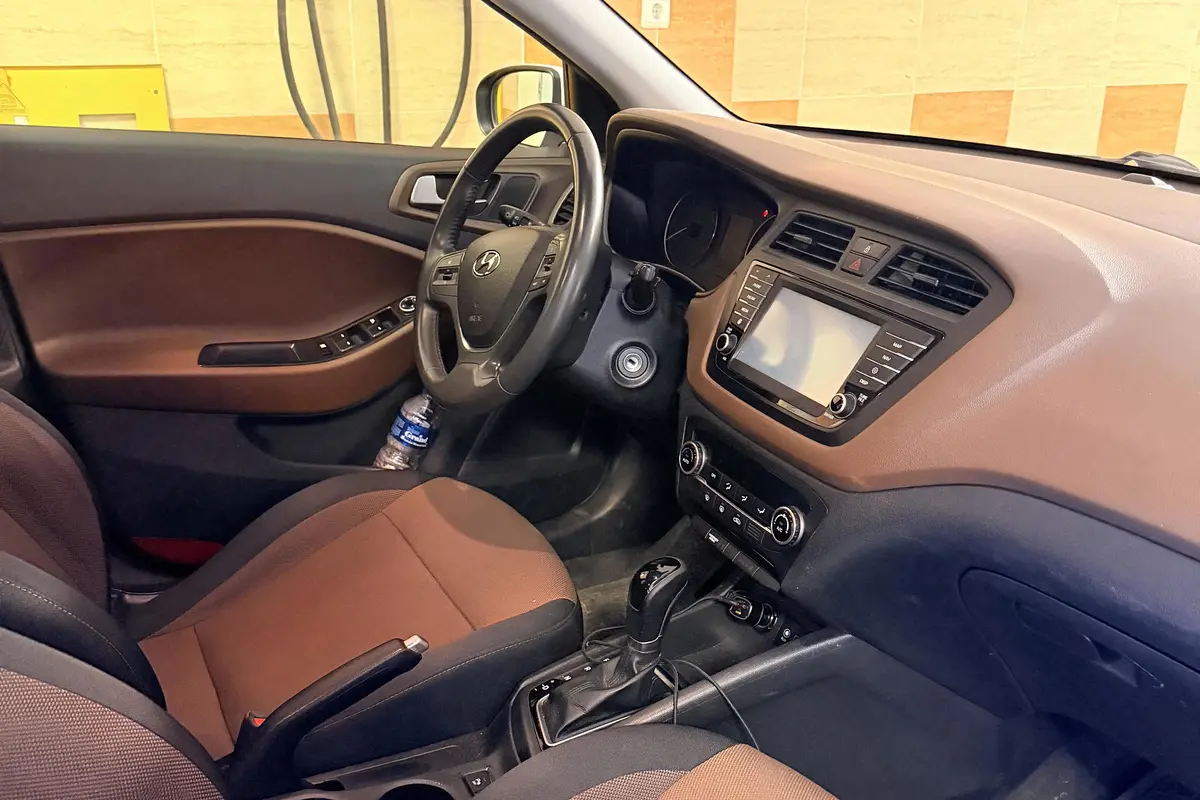 هیوندای،  i20