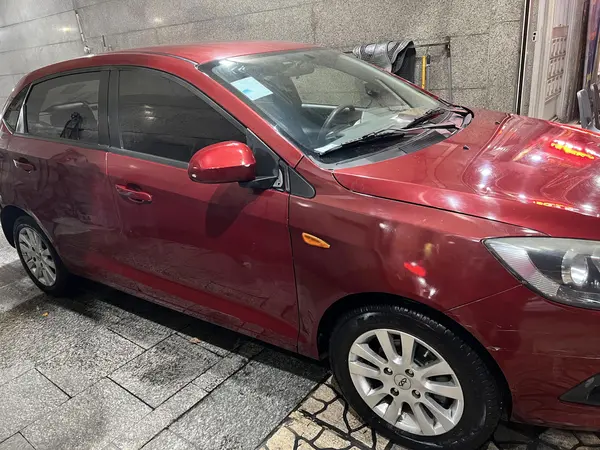 ام وی ام  315هاچ بک
