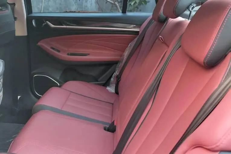 فونیکس،  آریزو 6 جی تی (Z6 GT)