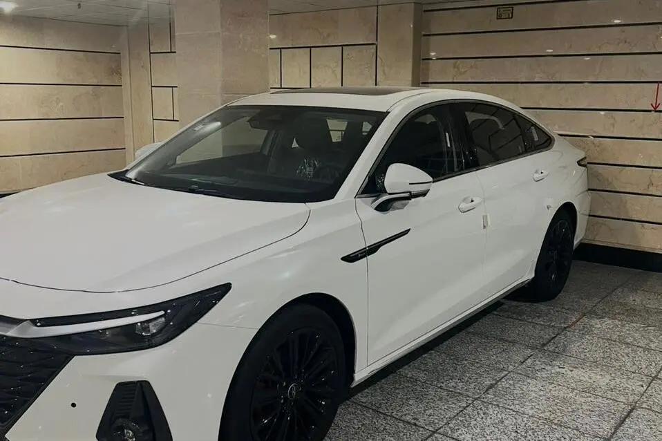 فونیکس،  آریزو 8 (Z8)