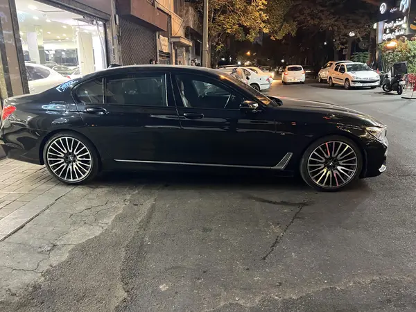 ب ام و، سری 7