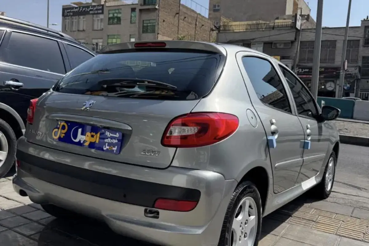پژو،  207