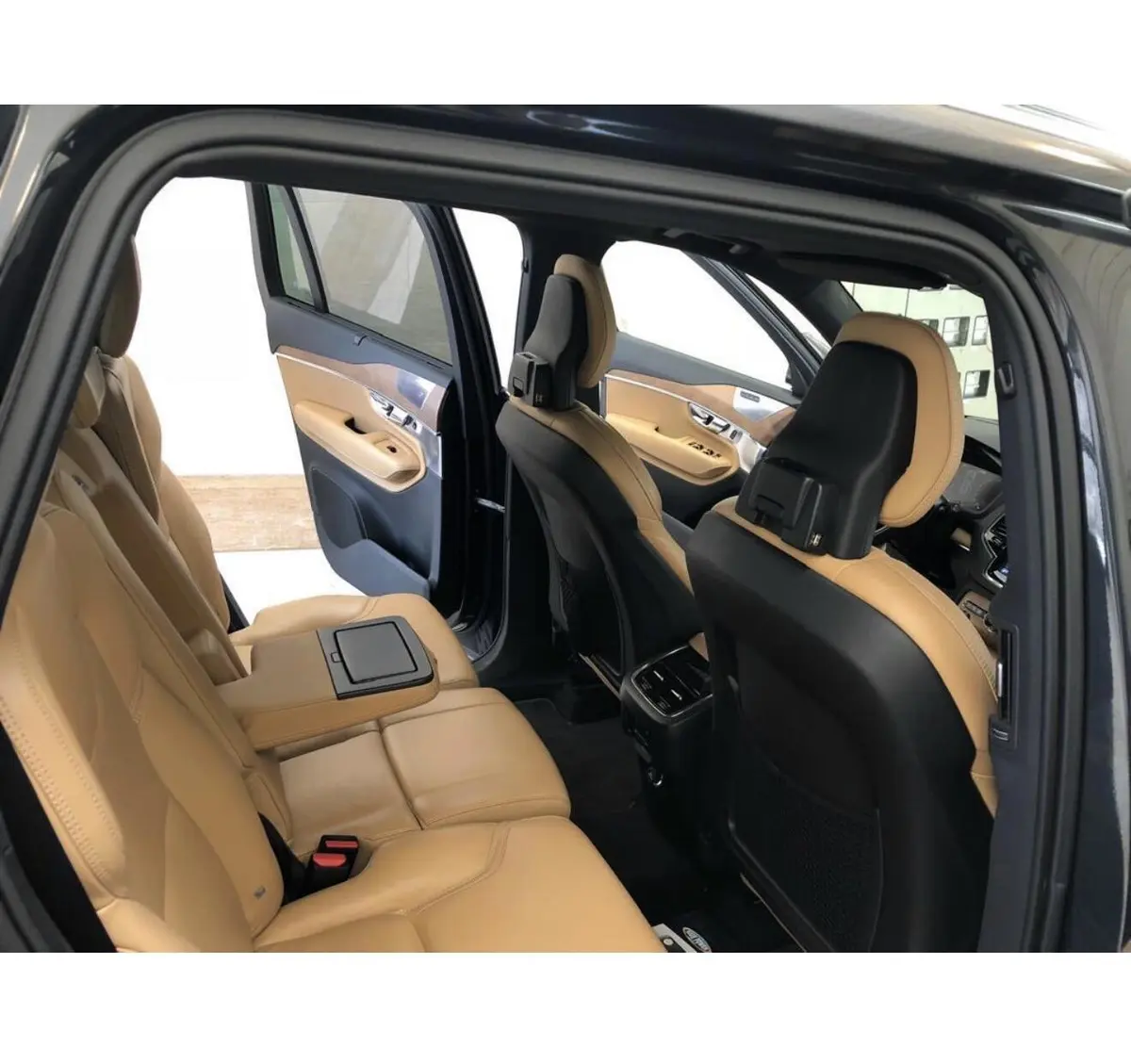 ولوو  XC90