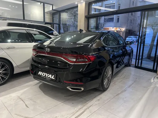 هیوندای، آزرا (گرنجور)