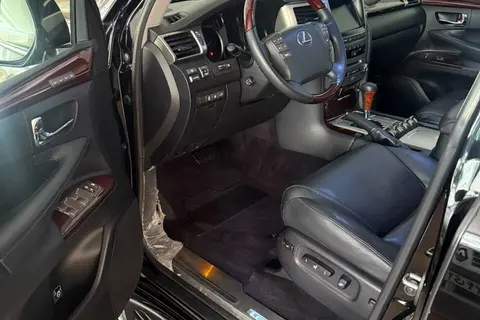 لکسوس، LX