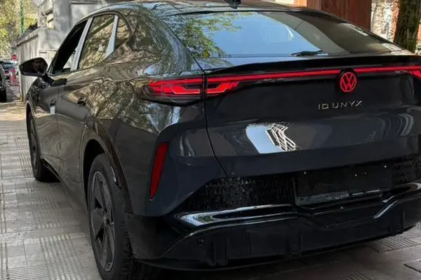 پیش فروش فولکس، آی دی یونیکس