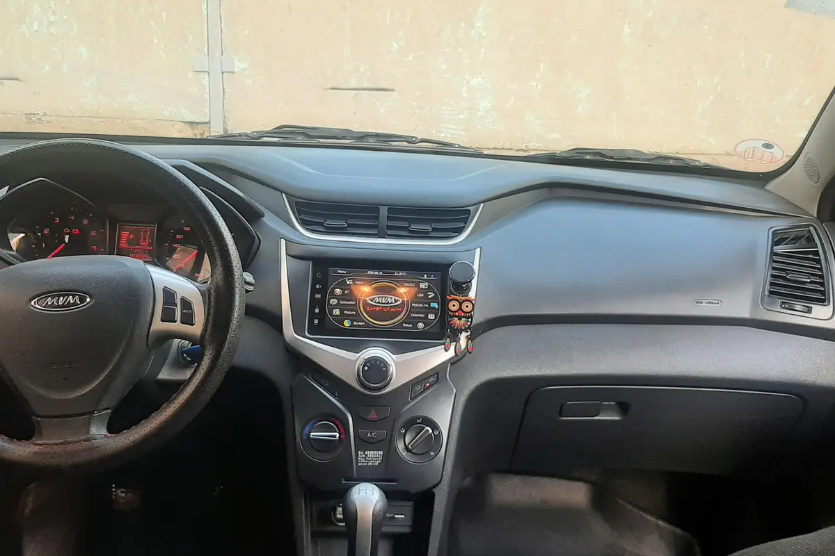 ام وی ام  315هاچ بک