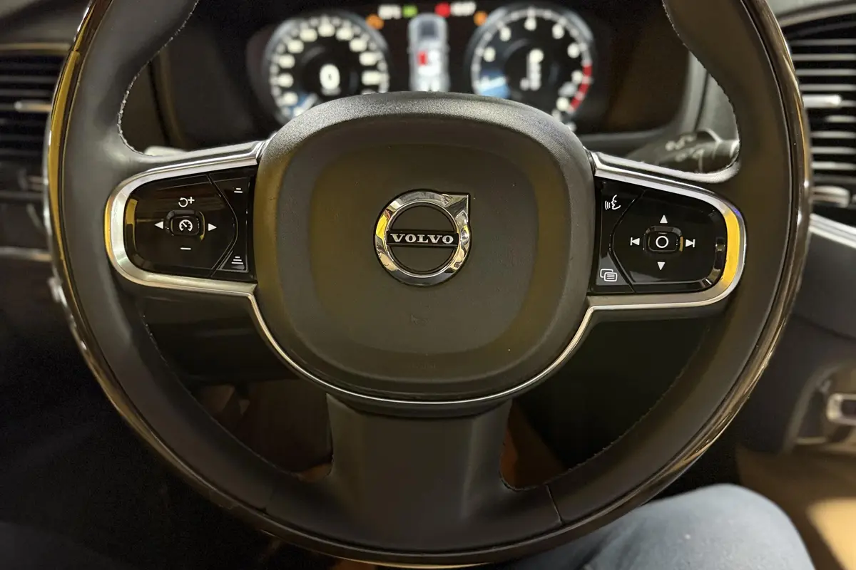 ولوو،  XC90