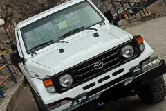 تویوتا، لندکروز وانت تک کابین