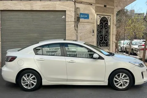 مزدا، 3 نیو صندوق دار