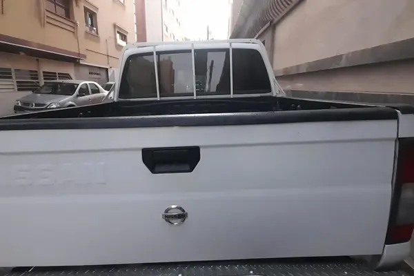 نیسان، پیکاپ تک کابین