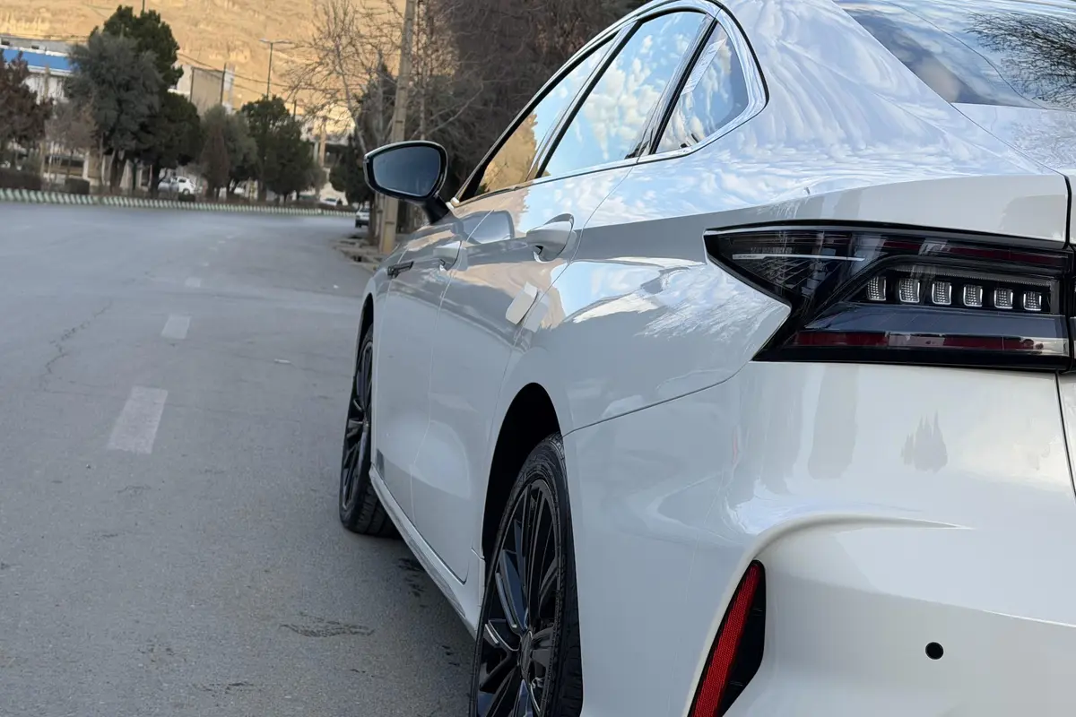 فونیکس،  آریزو 8 (Z8)