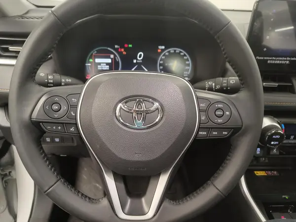 تویوتا، راوفور هیبرید