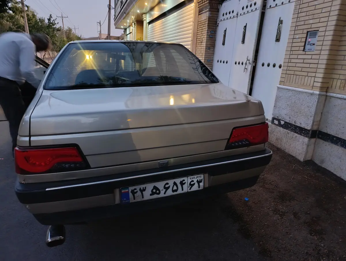 پژو،  405