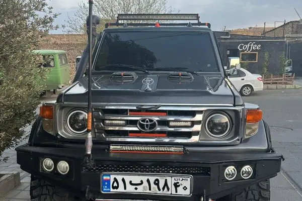 تویوتا، لندکروز وانت دو کابین