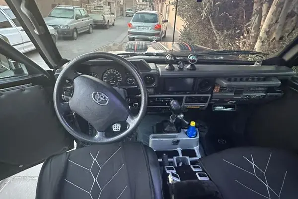 تویوتا، لندکروز وانت دو کابین