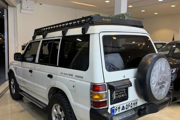 میتسوبیشی، پاجرو چهار در