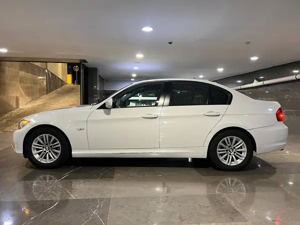 ب ام و، سری 3 سدان