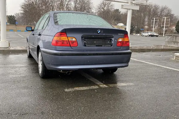 ب ام و، سری 3 سدان