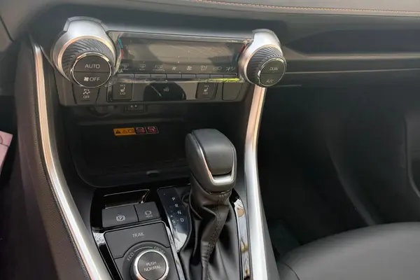 تویوتا، راوفور هیبرید