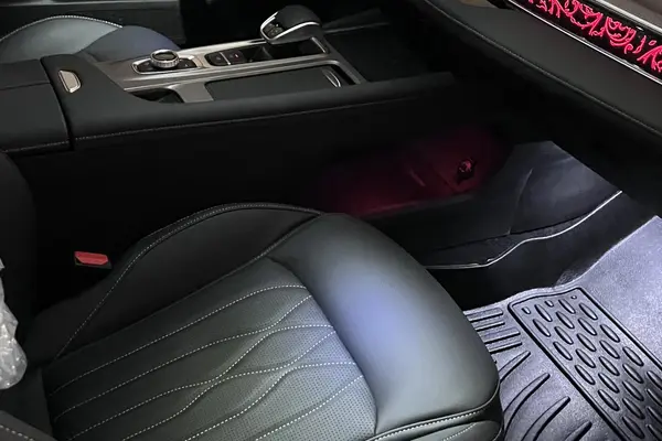 فونیکس، آریزو 8 (Z8)