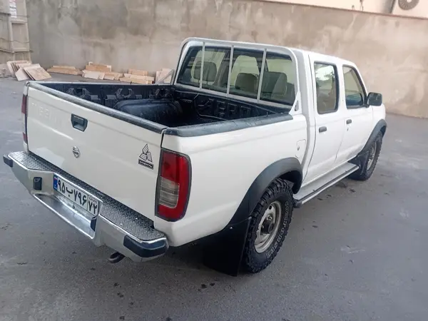 نیسان، پیکاپ دو کابین