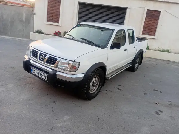 نیسان، پیکاپ دو کابین