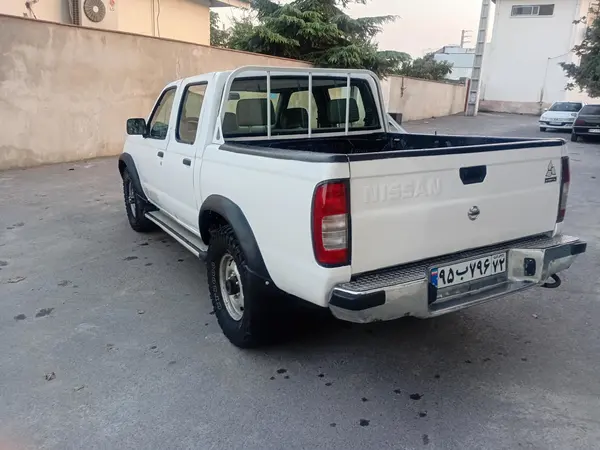 نیسان، پیکاپ دو کابین