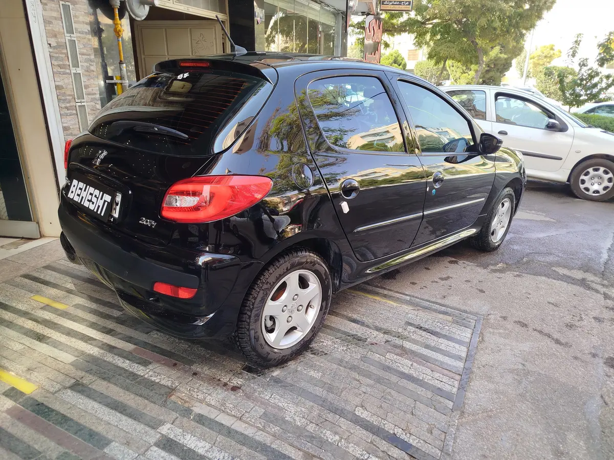 پژو،  207