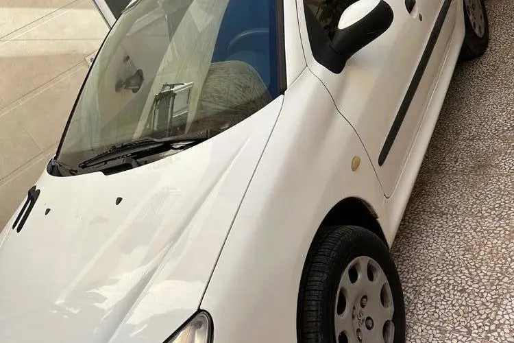پژو،  206